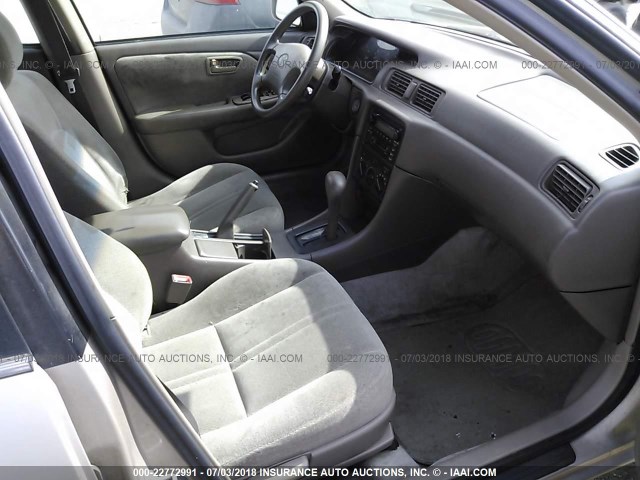 4T1BF22K8YU106679 - 2000 TOYOTA CAMRY LE/XLE GOLD photo 5