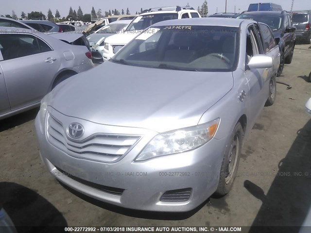 4T1BF3EK0AU088332 - 2010 TOYOTA CAMRY SE/LE/XLE SILVER photo 2