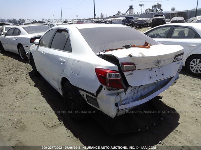 4T4BF1FK3CR257688 - 2012 TOYOTA CAMRY SE/LE/XLE WHITE photo 3