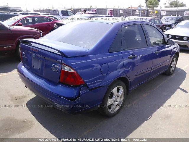 1FAFP34N75W196283 - 2005 FORD FOCUS ZX4 BLUE photo 4