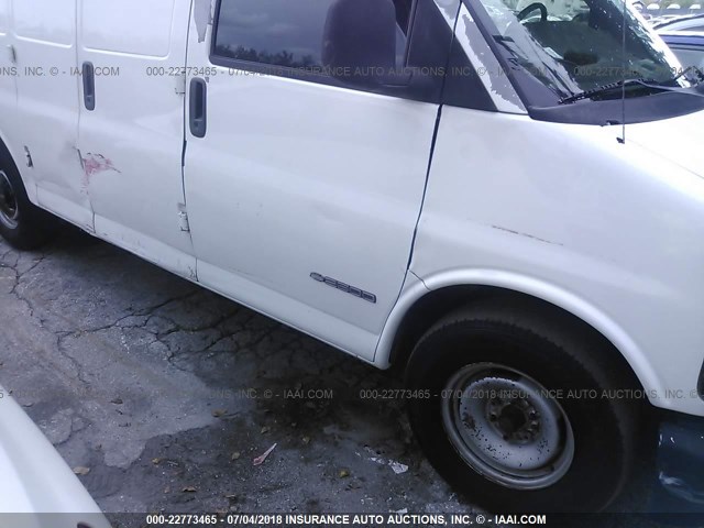 1GCFG25M521175189 - 2002 CHEVROLET EXPRESS G2500  WHITE photo 6