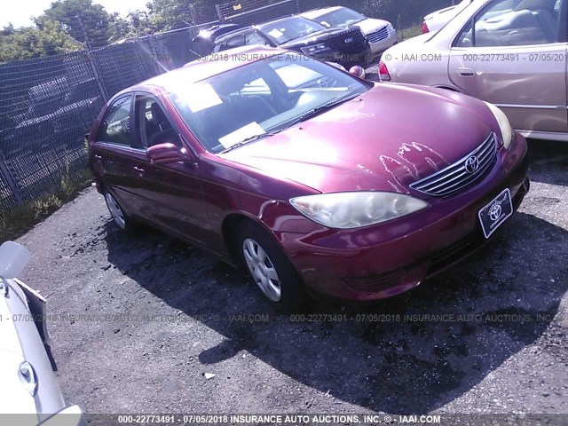 4T1BE32K25U067995 - 2005 TOYOTA CAMRY LE/XLE/SE მუქწითელი ფოტო 1