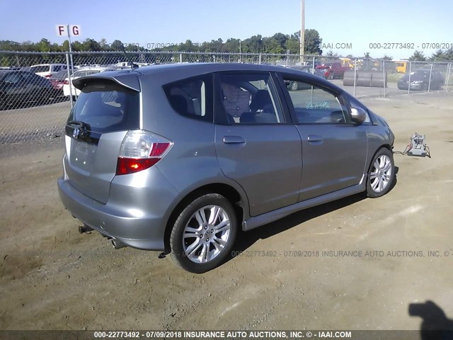 JHMGE8H48AC028956 - 2010 HONDA FIT SPORT GRAY photo 4