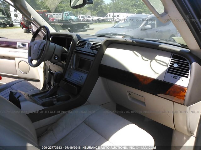 5LMFU28R74LJ12319 - 2004 LINCOLN NAVIGATOR 金色 照片 5