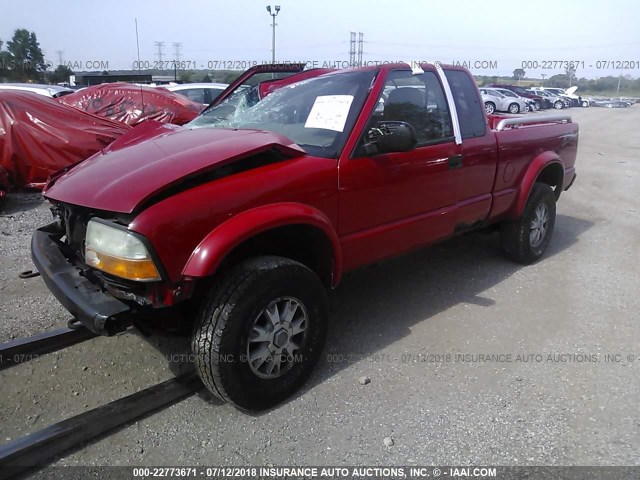 1GTCT19X538138441 - 2003 GMC SONOMA RED photo 2