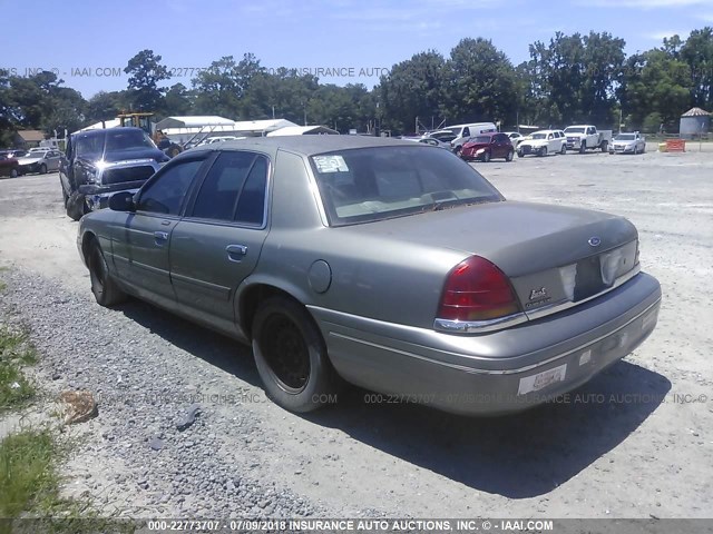 2FAFP73W51X115748 - 2001 FORD CROWN VICTORIA  GREEN photo 3