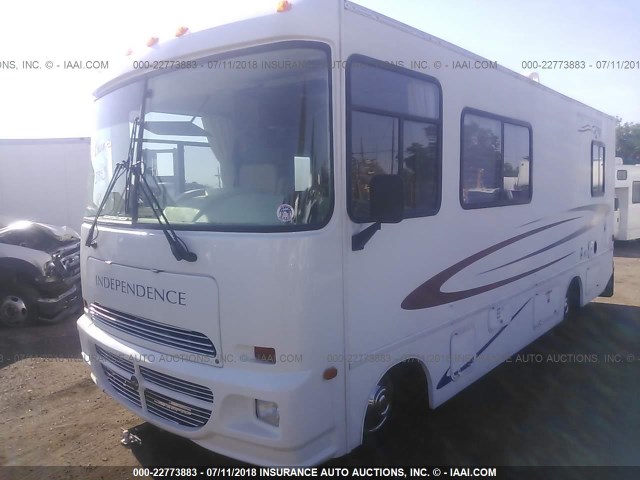 5B4JP57G123351586 - 2002 GULFSTREAM MOTORHOME CHASSIS  WHITE photo 2