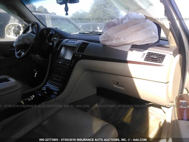 1GYS3HEF2DR245597 - 2013 CADILLAC ESCALADE ESV LUXURY WHITE photo 5