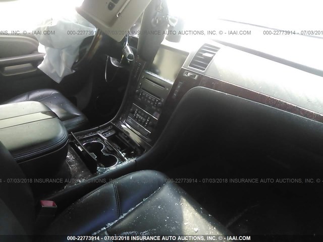 1GYUKHEF4AR181506 - 2010 CADILLAC ESCALADE ESV LUXURY WHITE photo 5