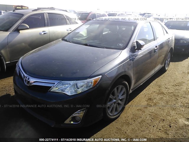 4T4BF1FK0CR186935 - 2012 TOYOTA CAMRY SE/LE/XLE GRAY photo 2