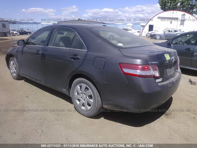 4T1BF3EK2BU182231 - 2011 TOYOTA CAMRY SE/LE/XLE GRAY photo 3