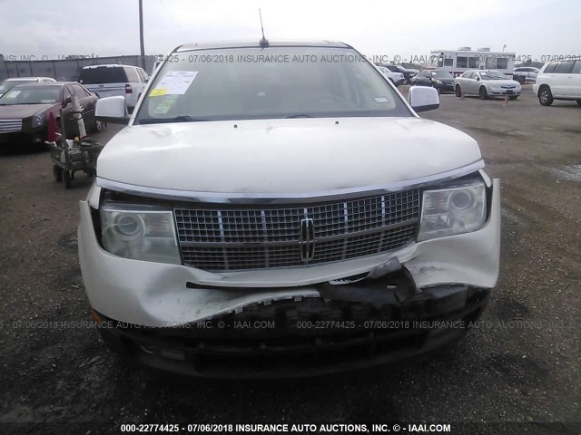 2LMDU88C18BJ15672 - 2008 LINCOLN MKX WHITE photo 6