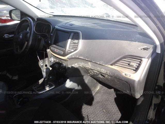 1C4PJMCB4FW687487 - 2015 JEEP CHEROKEE LATITUDE შავი ფოტო 5