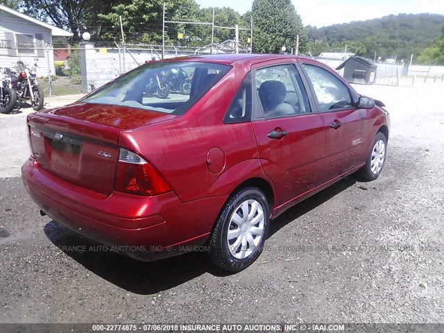 1FAFP34N65W122708 - 2005 FORD FOCUS ZX4 RED photo 4