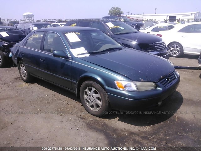 4T1BF22K8WU065578 - 1998 TOYOTA CAMRY CE/LE/XLE GREEN photo 1