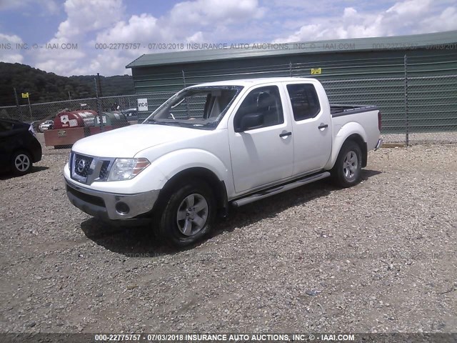 1N6AD0EV1BC419924 - 2011 NISSAN FRONTIER S/SV/SL/PRO-4X WHITE photo 2