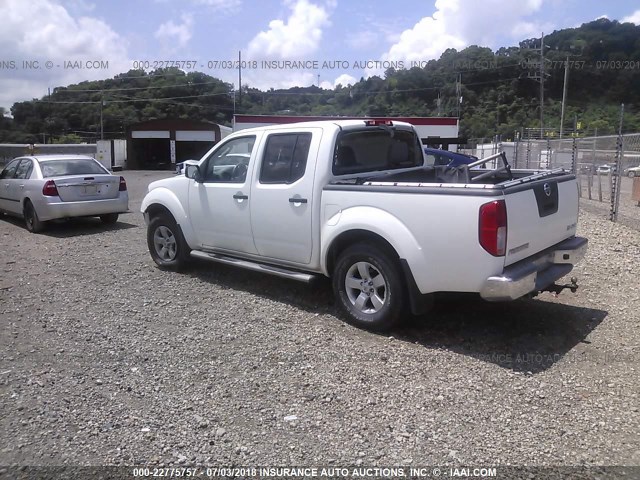 1N6AD0EV1BC419924 - 2011 NISSAN FRONTIER S/SV/SL/PRO-4X WHITE photo 3