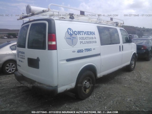 1GCGG25V771207371 - 2007 CHEVROLET EXPRESS G2500  WHITE photo 4