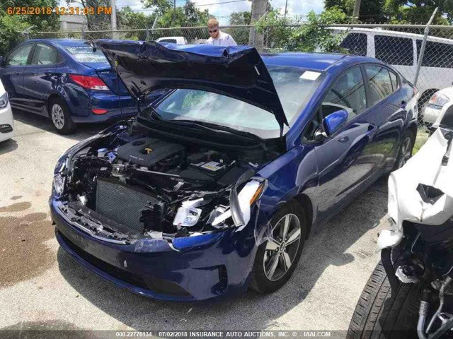 3KPFL4A70JE198964 - 2018 KIA FORTE LX/S BLUE photo 16