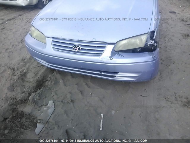 4T1BG22K8VU012018 - 1997 TOYOTA CAMRY CE/LE/XLE 浅蓝色 照片 6