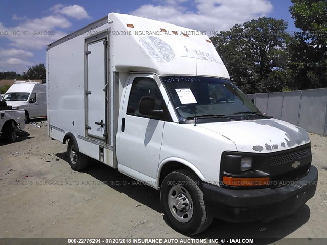 1GBHG31C881218366 - 2008 CHEVROLET EXPRESS G3500  WHITE photo 1