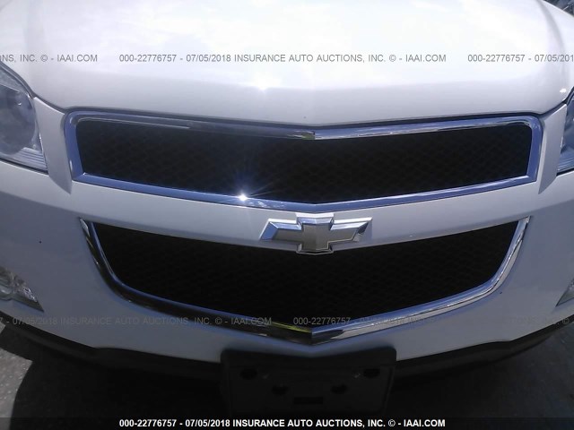 1GNLRGED6AJ215375 - 2010 CHEVROLET TRAVERSE LT WHITE photo 6