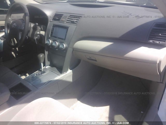 4T1BE46K59U802152 - 2009 TOYOTA CAMRY SE/LE/XLE WHITE photo 5