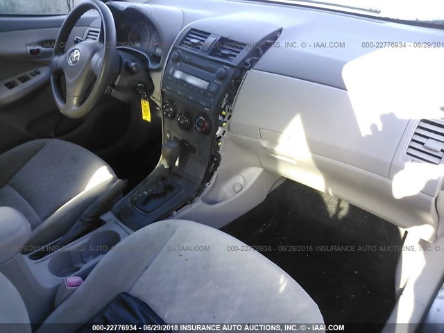JTDBL40E199049963 - 2009 TOYOTA COROLLA LE/XLE GRAY photo 5