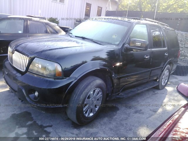 5LMFU28R04LJ25767 - 2004 LINCOLN NAVIGATOR BLACK photo 2