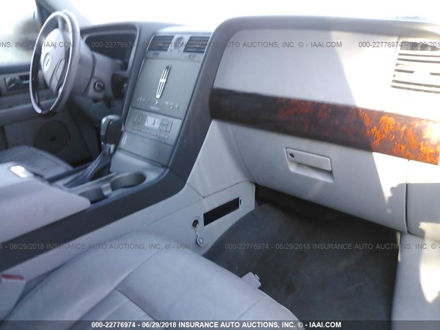 5LMFU28R04LJ25767 - 2004 LINCOLN NAVIGATOR BLACK photo 5