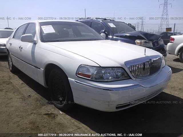 1LNHM82WX5Y670652 - 2005 LINCOLN TOWN CAR SIGNATURE LIMITED WHITE photo 1