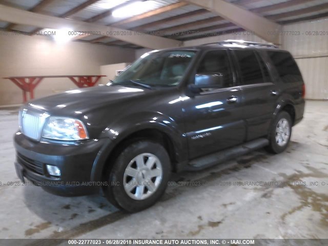 5LMFU27585LJ13480 - 2005 LINCOLN NAVIGATOR GRAY photo 2