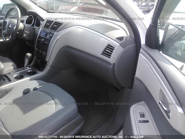 1GNLREED0AS102486 - 2010 CHEVROLET TRAVERSE LS WHITE photo 5