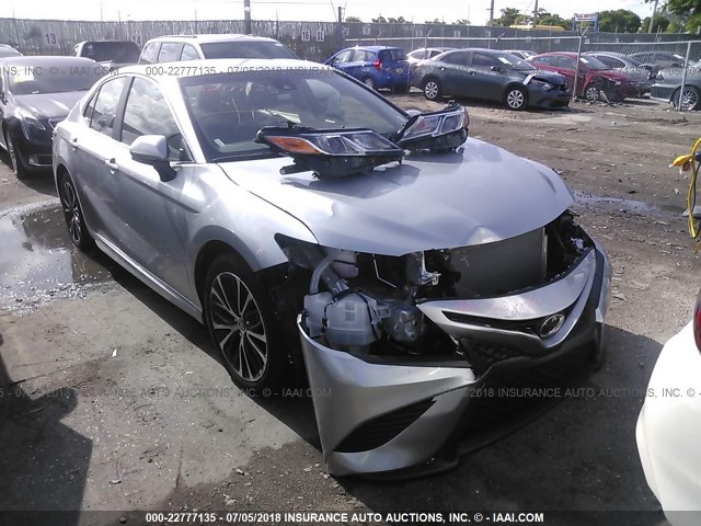 JTNB11HK7J3028214 - 2018 TOYOTA CAMRY L/LE/XLE/SE/XSE SILVER photo 1