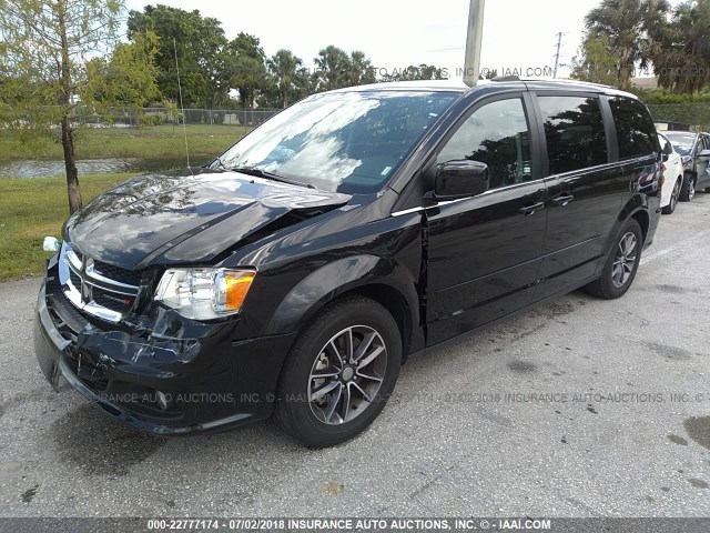 2C4RDGCG1HR790018 - 2017 DODGE GRAND CARAVAN SXT BLACK photo 2