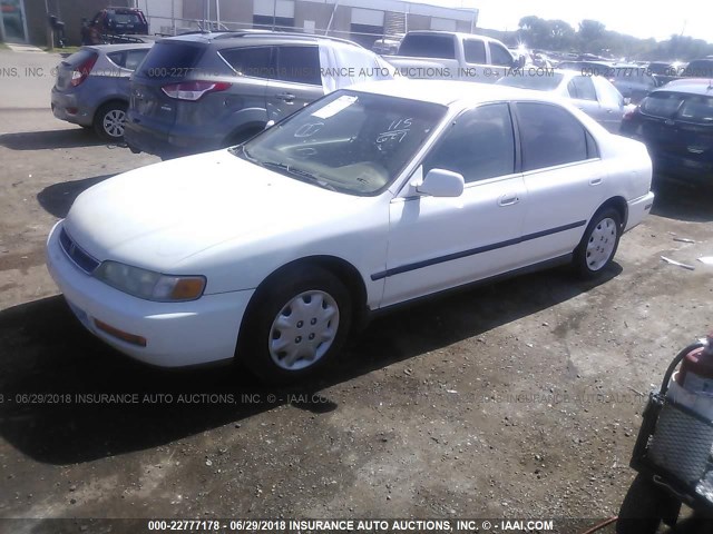 1HGCD5639VA213208 - 1997 HONDA ACCORD LX/EX WHITE photo 2