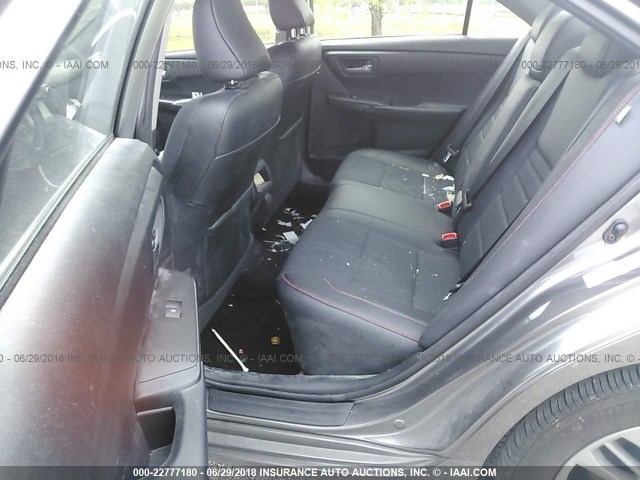 4T1BF1FK8HU711175 - 2017 TOYOTA CAMRY LE/XLE/SE/XSE GRAY photo 8
