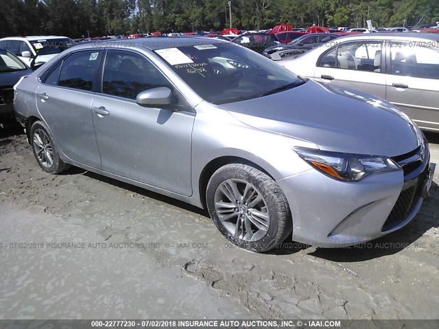 4T1BF1FK7HU741476 - 2017 TOYOTA CAMRY LE/XLE/SE/XSE SILVER photo 1