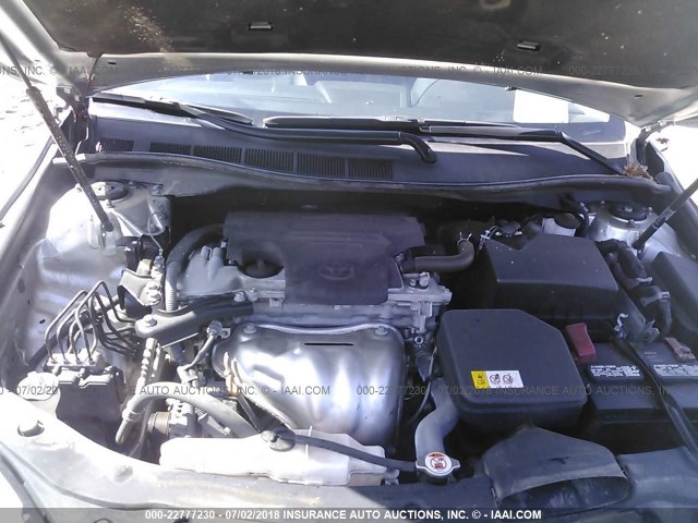 4T1BF1FK7HU741476 - 2017 TOYOTA CAMRY LE/XLE/SE/XSE SILVER photo 10