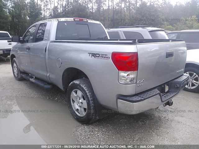 5TBBV54188S523844 - 2008 TOYOTA TUNDRA DOUBLE CAB/DOUBLE CAB SR5 SILVER photo 3