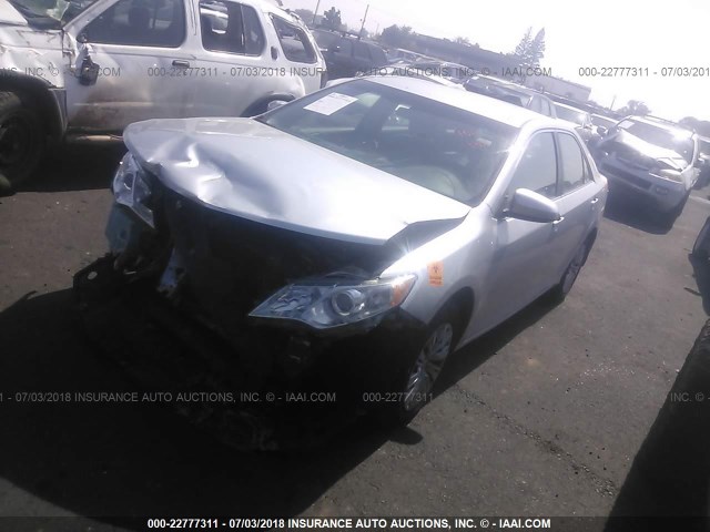 4T4BF1FKXCR259549 - 2012 TOYOTA CAMRY SE/LE/XLE SILVER photo 2
