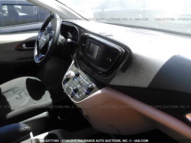 2C4RC1CG2HR560780 - 2017 CHRYSLER PACIFICA LX ნაცრისფერი ფოტო 5