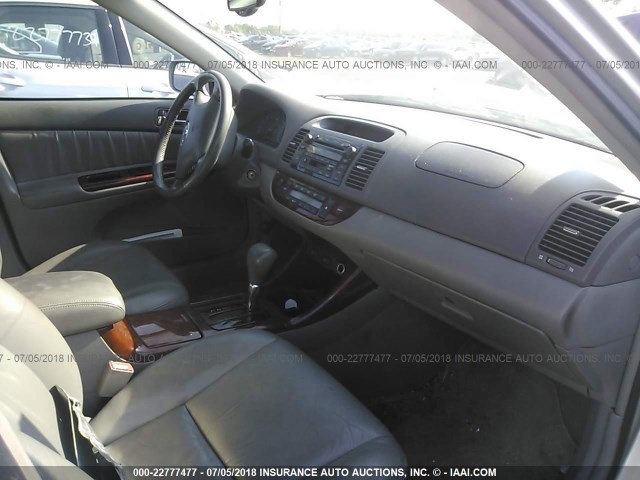 4T1BF32K82U506089 - 2002 TOYOTA CAMRY LE/XLE/SE 银色 照片 5