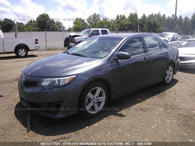 4T1BF1FK3EU329468 - 2014 TOYOTA CAMRY L/SE/LE/XLE 银色 照片 2