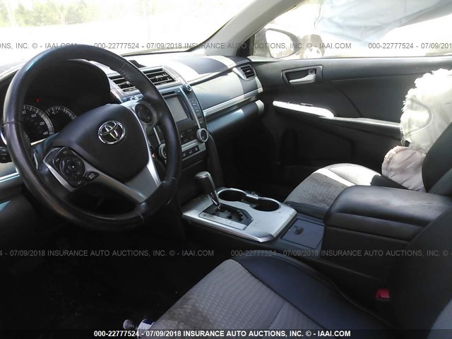 4T1BF1FK3EU329468 - 2014 TOYOTA CAMRY L/SE/LE/XLE 银色 照片 5