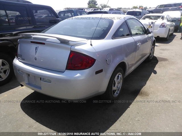 1G2AL15F977263267 - 2007 PONTIAC G5 SILVER photo 4