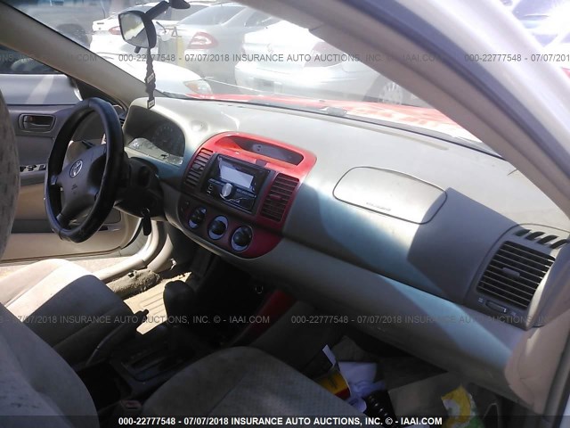 4T1BE32K73U258146 - 2003 TOYOTA CAMRY LE/XLE/SE 白色 照片 5