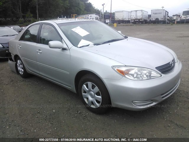 4T1BE32KX2U070347 - 2002 TOYOTA CAMRY LE/XLE/SE ვერცხლისფერი ფოტო 1