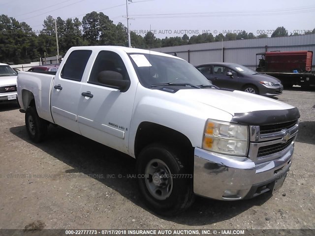 1GCHC23K28F110611 - 2008 CHEVROLET SILVERADO C2500 HEAVY DUTY WHITE photo 1