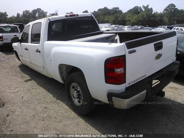 1GCHC23K28F110611 - 2008 CHEVROLET SILVERADO C2500 HEAVY DUTY WHITE photo 3